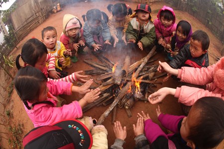 Đêm nay không khí lạnh sẽ ảnh hưởng tới toàn bộ các tỉnh Bắc Bộ và Bắc Trung Bộ, từ ngày mai ở các địa phương này bắt đầu chịu rét đậm, có nơi rét hại. (Thời sự đêm 15/02/2016)